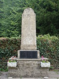 Shoreham war memorial prior to works © Barbara Ide, 2010