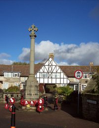 WM1559 Lydney war memorial © Lydney Town Council 2014