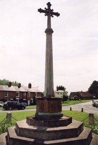 Brill on the Hill war memorial © WMT, 2006