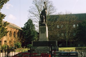 Kingston upon Thames war memorial © WMT, 2006