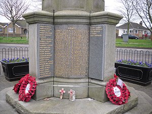 Barton on Humber war memorial © L Robinson 2014