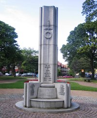 Tynemouth war memorial © J Pasby 2009