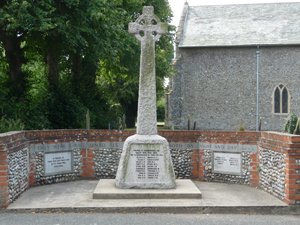 Hemsby war memorial © S Williams 2009