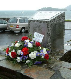 Plymouth Hoe Falklands memorial © L. Yeatman, 2008