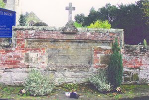 Barford war memorial before work © Barford, Sherborne and Wasperton Joint Parish Council 2003