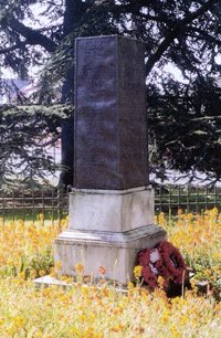 Kingsthorne war memorial © D Parish 1999