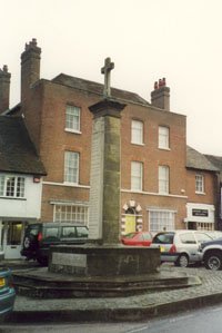 Midhurst war memorial cross © WMT, 2002