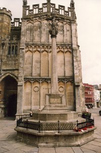 Cirencester war memorial © WMT 2004