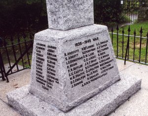 Buckfastleigh war memorial © Buckfastleigh Town Council 2004