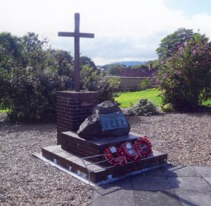 Little Dawley war memorial cross © Anthony Bradbury, 2010 