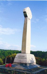 Menai Bridge war memorial cross © MCWMC, 2007