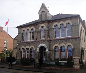 Horncastle war memorial centre © Mrs Marigold Vodden, 2010