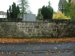 Elderslie war memorial © Renfrewshire Council, 2014