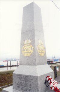 Harwich Merchant Navywar memorial © A Bradbury, 2009
