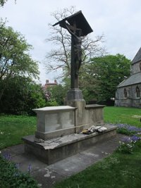 Winchester war memorial during work © WMT, 2010