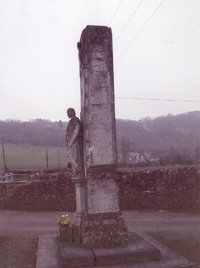 Walford war memorial before work &copy; B Vine, 2003