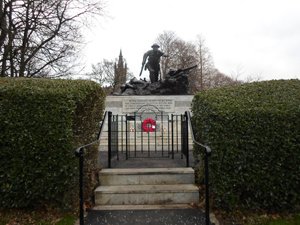 Cameronians Scottish Rifles war memorial © WMT, 2014 