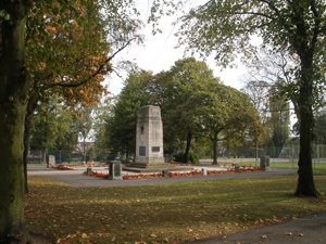 WM1592 Hucknall memorial cenotaph © Rachel Farrand, 2011