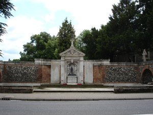 Royston war memorial © WMT, 2008