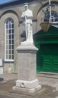 Cowbridge war memorial © A Davies, 2013