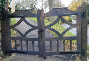 Cherry Willingham war memorial gate cCherry Willingham PC, 2016
