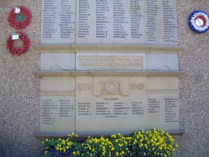 Pickering Memorial Hall war memorial © R Thackrah 2009
