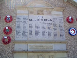 Pickering Memorial Hall war memorial © R Thackrah 2009