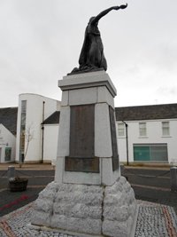 Milngavie war memorial before work © WMT, 2014 