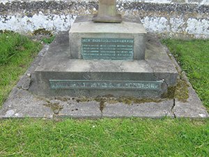 St James war memorial before grant works © Philippa Forrest 2013