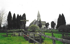 Woodchester Wayside Cross war memorial © WMT, 2000