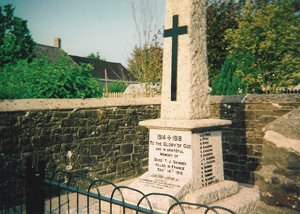 Thornbury war memorial after work © T. Jollow 2004