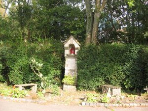 Steep war memorial before work © Steep Parish Council 2007