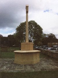 Fairford war memorial &copy; Fairford TC, 2013