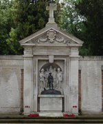 Royston war memorial © WMT, 2008