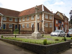 Buntingford war memorial © WMT, 2008
