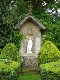 Ardeley war memorial with statue replaced © WMT, 2008