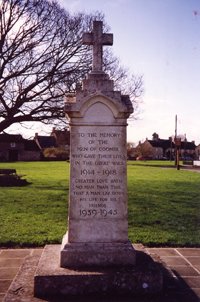 Combe war memorial © Combe Parish Council, 2001