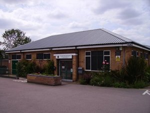 Leicester Glen Parva war memorial hall © D. S. Kenyon, 2010