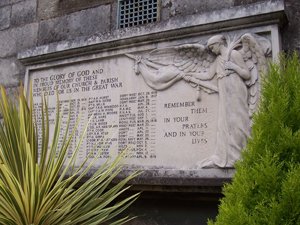 Holy Trinity Dorchester war memorial © C Moreton 2009 
