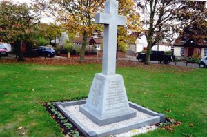Elmstead Market war memorial © A Bradbury 2009
