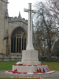 WM1269 Newark war memorial cross © Rachel Farrand, 2011