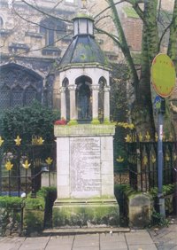 Huntingdon war memorial © Huntingdon Town Council 2002