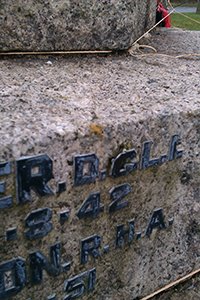 Buckland Monachorum war memorial before grant works &copy; Buckland Monachorum Parish Council 2014 