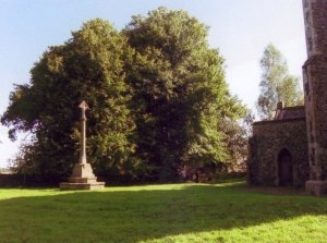 Bergh Apton war memorial &copy; Bergh Apton Parish Council, 2006