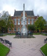 WM113 Fenton war memorial, Albert Square © Philip Plimbley 2011