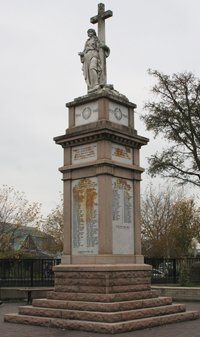 Pontarddulais war memorial prior to grant works © Elliott Ryder Conservation, 2010