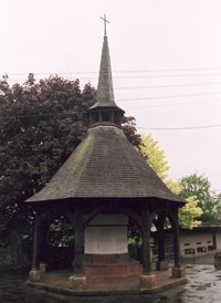 Crediton Town and Hamlets war memorial © WMT, 2006