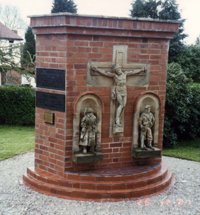 Barnt Green war memorial © Crofton Hackett and Barnt Green PCC, 2001
