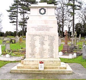 Snodland war memorial cenotaph © Snodland TC, 2008