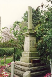 East Markham war memorial &copy; WMT, 2001